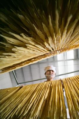 贵州大方 节前豆制品加工忙 销售市场火热