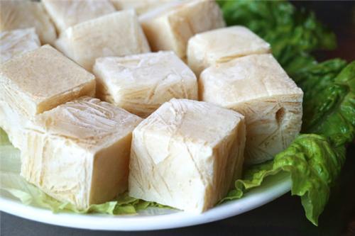如何将普通豆腐变成清爽可口的冻豆腐